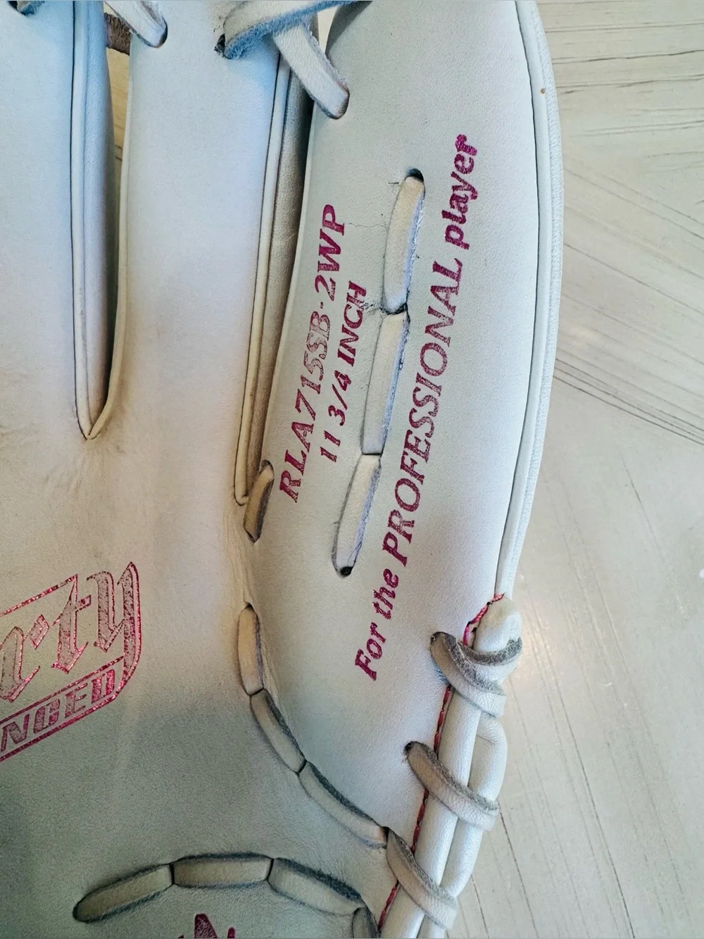 Rawlings Liberty Advanced 11.75” Fastpitch Softball Glove White/Pink RLA715SB-2W